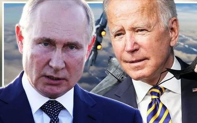 Tổng thống Mỹ Joe Biden (phải) và Tổng thống Nga Vladimir Putin