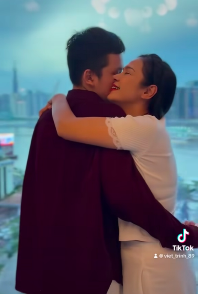 Việt Trinh lên tiếng về clip, hình ảnh ôm hôn con trai tuổi dậy thì gây tranh cãi- Ảnh 3.