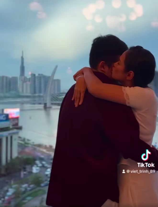 Việt Trinh lên tiếng về clip, hình ảnh ôm hôn con trai tuổi dậy thì gây tranh cãi- Ảnh 4.