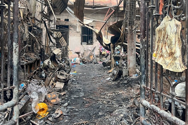 Hình ảnh ám ảnh: Bên trong căn phòng trọ vụ cháy ở Trung Kính khiến 14 người tử vong- Ảnh 3.