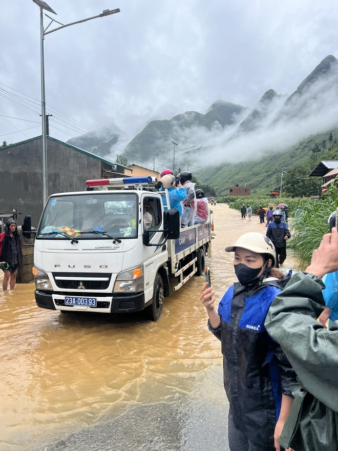 [ẢNH] Mưa ngập 'lịch sử' ở Hà Giang: Lũ trên sông Lô cao nhất trong gần 40 năm, 3 người tử vong- Ảnh 3.