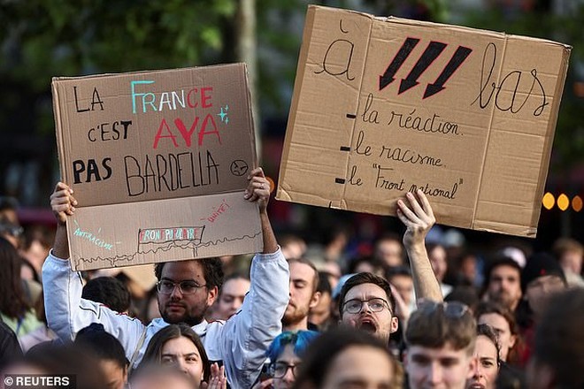 Bạo loạn ở Pháp: Hàng chục nghìn người đập phá, xô xát cảnh sát - Ông Macron nói về khả năng từ chức- Ảnh 4.