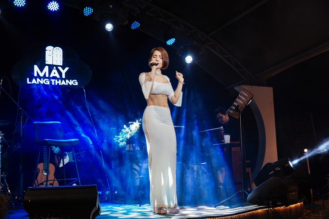 Nhan sắc nóng bỏng của nữ ca sĩ chịu khó khoe vòng eo nhất nhì showbiz Việt- Ảnh 11.