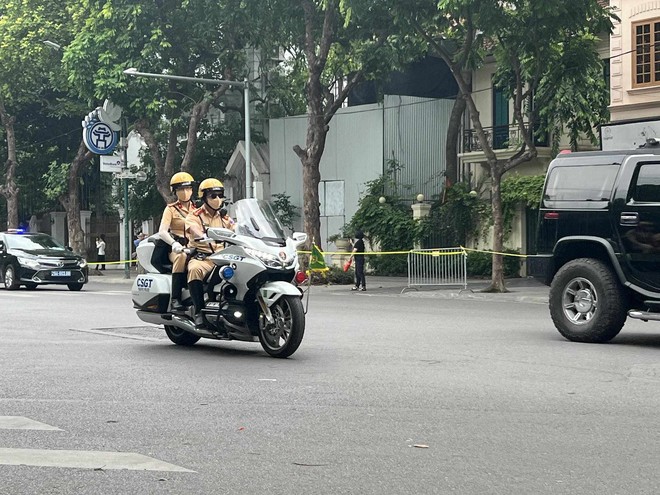 Hơn 20h Tổng Thống Nga Putin ở Hà Nội: Những hình ảnh đặc biệt hiếm có trên đường phố Thủ đô- Ảnh 13.