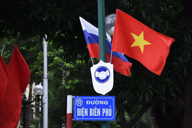 Hơn 20h Tổng Thống Nga Putin ở Hà Nội: Những hình ảnh đặc biệt hiếm có trên đường phố Thủ đô- Ảnh 5.