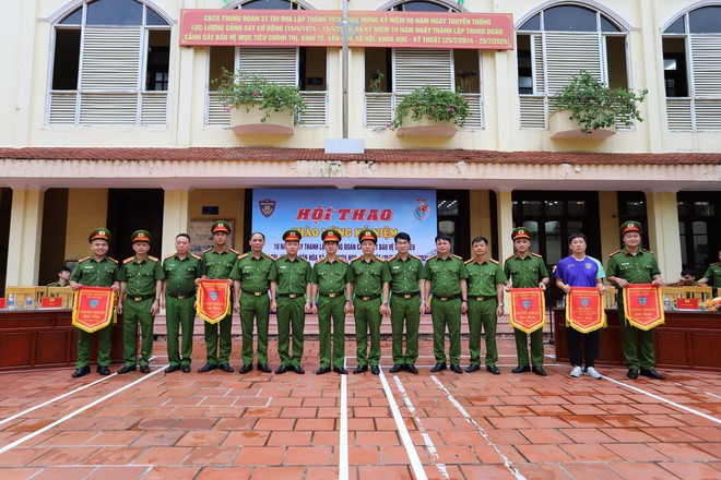 Hàng trăm cảnh sát cơ động tranh tài chào mừng 10 năm ngày thành lập Trung đoàn 31- Ảnh 2.