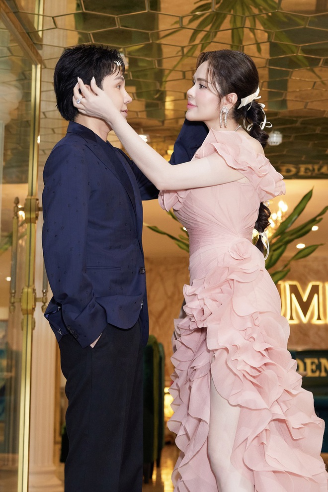 Loạt ảnh "tình bể hình" của NSƯT Vũ Luân ở tuổi 52 với bạn gái là hoa hậu- Ảnh 1.