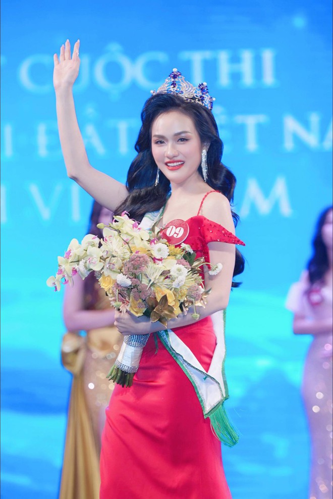 Vũ Thị Hoa đăng quang Mrs Earth Vietnam 2024- Ảnh 4.
