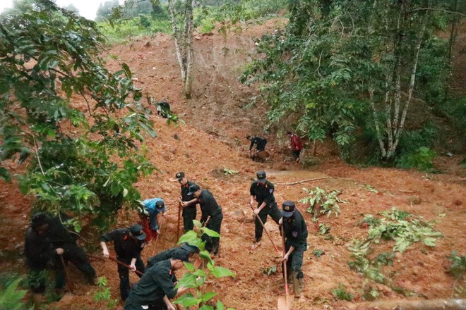 Vụ sạt lở thương tâm ở Hà Giang: Xe đi ăn hỏi thì gặp nạn, ít nhất 7 người tử vong- Ảnh 7.