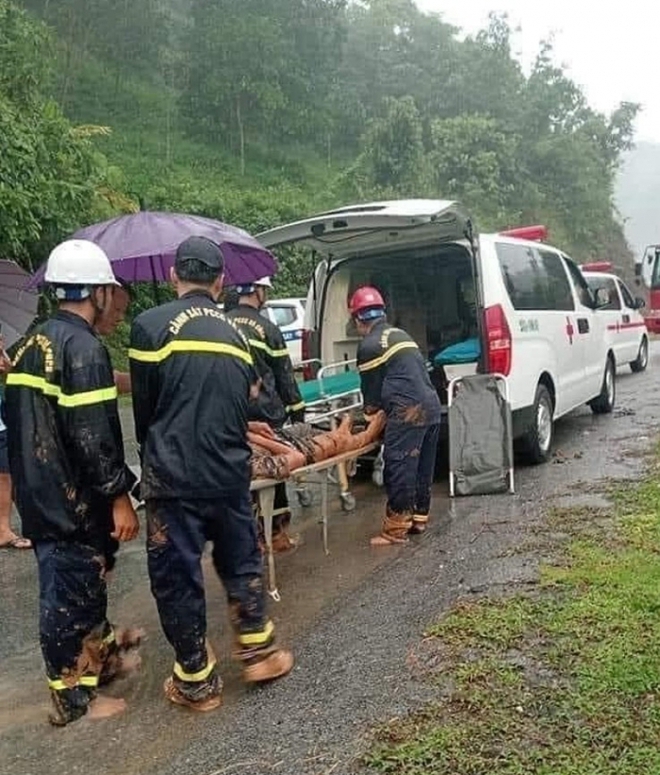 Cảnh sát cứu hộ vụ sạt lở ở Hà Giang: Trái tim dừng một nhịp trước thi thể nạn nhân phủ đầy bùn đất- Ảnh 1.