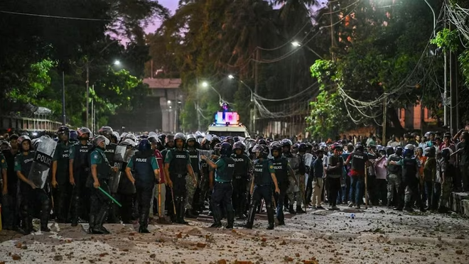 Bạo loạn Bangladesh: Chính phủ lệnh "bắn ngay tại chỗ", quân đội vào cuộc - Súng đã nổ, Nga-Mỹ phản ứng- Ảnh 5.