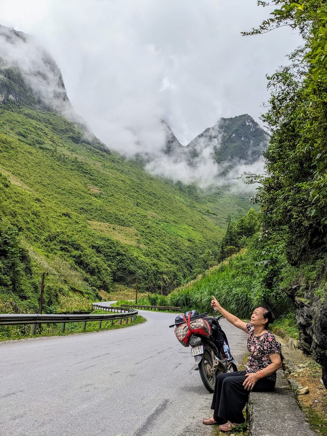 Đang làm việc bỗng nghe một đoạn nhạc, chàng trai vội trở về nhà đưa mẹ U70 đi "phượt"- Ảnh 5.