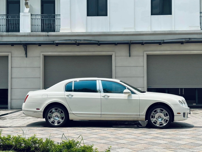 Chiếc Bentley Flying Spur hơn 1,4 tỷ này sẽ khiến người dùng 'chịu chơi' cân nhắc thay vì mua Camry hybrid- Ảnh 7.