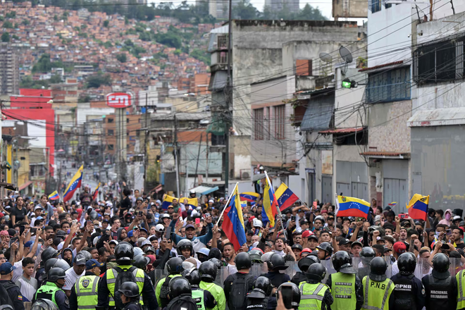 Bạo loạn hàng nghìn người ở Venezuela, súng đã nổ - TT Maduro nói về âm mưu đảo chính, Nga thông báo khẩn- Ảnh 5.