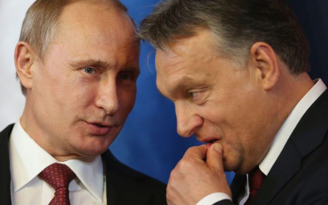 Tổng thống Nga Vladimir Putin (trái) và Thủ tướng Hungary Viktor Orban