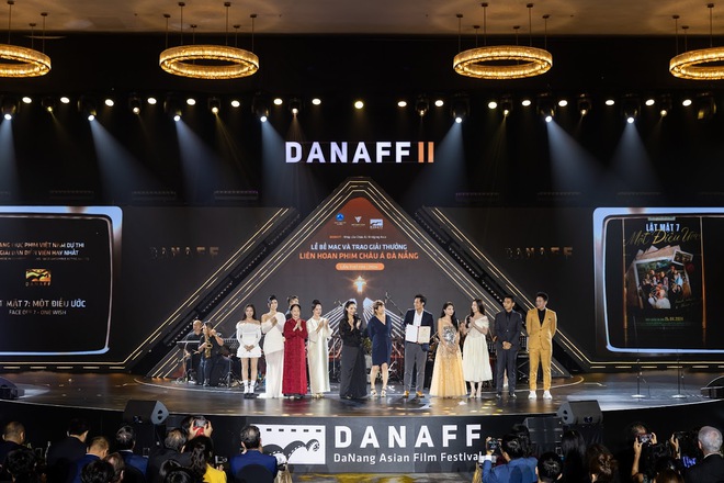 Lật Mặt 7 thắng lớn tại Liên hoan phim Châu Á Đà Nẵng 2024- Ảnh 2. Lật Mặt 7 thắng lớn tại Liên hoan phim Châu Á Đà Nẵng 2024- Ảnh 2.