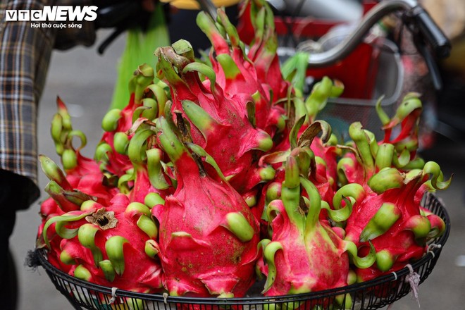 Chợ 'nhà giàu' Hà Nội đỏ lửa xuyên đêm nấu cỗ phục vụ khách rằm tháng 7 - Ảnh 18.