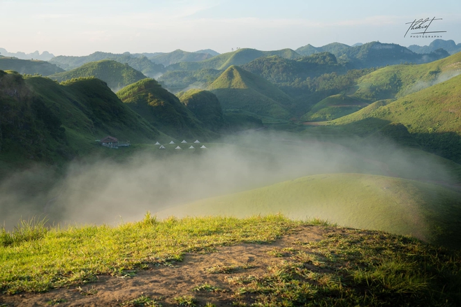 Phát hiện đồi cỏ như thảo nguyên nước ngoài ngay miền Bắc, cách Hà Nội hơn 300km, cực lý tưởng để săn mây - Ảnh 5.