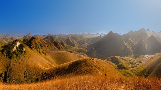 Phát hiện đồi cỏ như thảo nguyên nước ngoài ngay miền Bắc, cách Hà Nội hơn 300km, cực lý tưởng để săn mây - Ảnh 6.