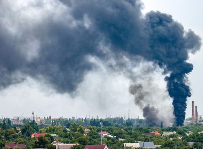 Ukraine "tấn công toàn diện" Lugansk, đã có tên lửa trúng mục tiêu: Nga phản ứng mạnh, khẩn cấp đánh chặn - Ảnh 1.