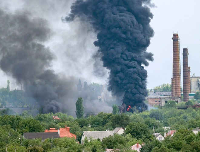 Ukraine "tấn công toàn diện" Lugansk, đã có tên lửa trúng mục tiêu: Nga phản ứng mạnh, khẩn cấp đánh chặn - Ảnh 3.