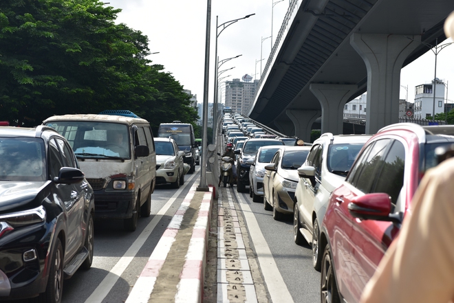 Hàng loạt cán bộ, công chức, tài xế xe ôm... cố tình đi lên đường vành đai 2 với lý do không thể chấp nhận - Ảnh 1.