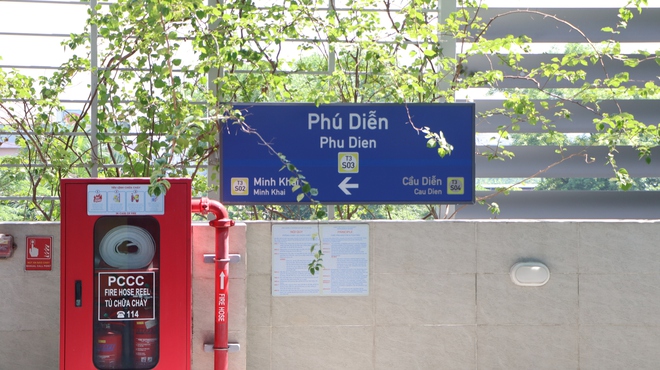 Hình ảnh khó tin ở tuyến metro đắt thứ nhì Việt Nam: Khách chật kín và thích thú vì một điều chưa từng có - Ảnh 4.