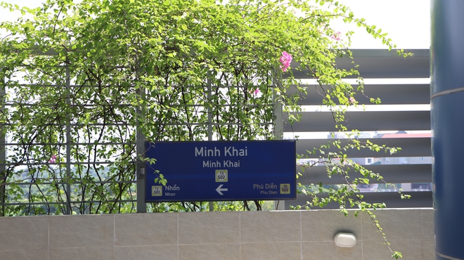 Hình ảnh khó tin ở tuyến metro đắt thứ nhì Việt Nam: Khách chật kín và thích thú vì một điều chưa từng có - Ảnh 5.