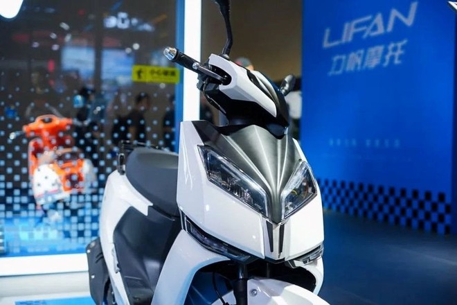 Xe ga 125cc gi&aacute; 19,5 triệu đồng ra mắt: Thiết kế hiện đại, trang bị vượt Vision - Ảnh 2.