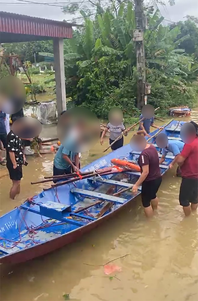 Rộ tin chủ đò ở chùa Hương mang thuyền đi hỗ trợ lũ lụt về bị cắt suất chở khách: Chính quyền lên tiếng - Ảnh 3.