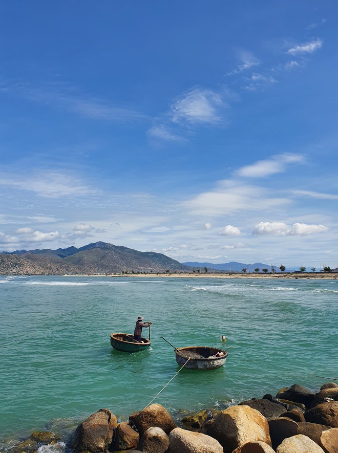 Nơi nằm trong vùng được mệnh danh "ít bão nhất Việt Nam", du khách nhận xét: Đi một lần thôi là chưa đủ! - Ảnh 7.