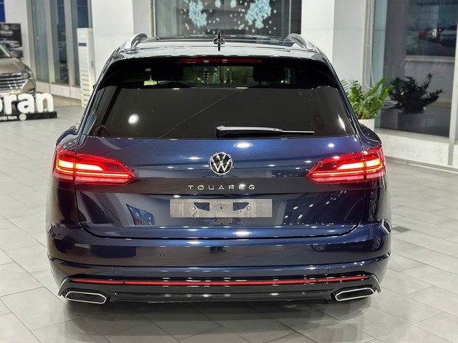 VW Touareg bản mới về đại lý: Giá 2,788 tỷ ngang GLC 300, có đèn ma trận, mâm to, treo khí nén - Ảnh 4.