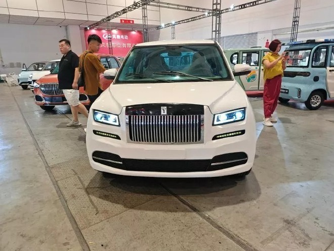 Xe 'siêu sang' giá rẻ bất ngờ: Trung Quốc tung ra loạt xe Rolls-Royce và Maybach phiên bản mini cho người 'sành điệu' nhưng ít tiền! - Ảnh 5.