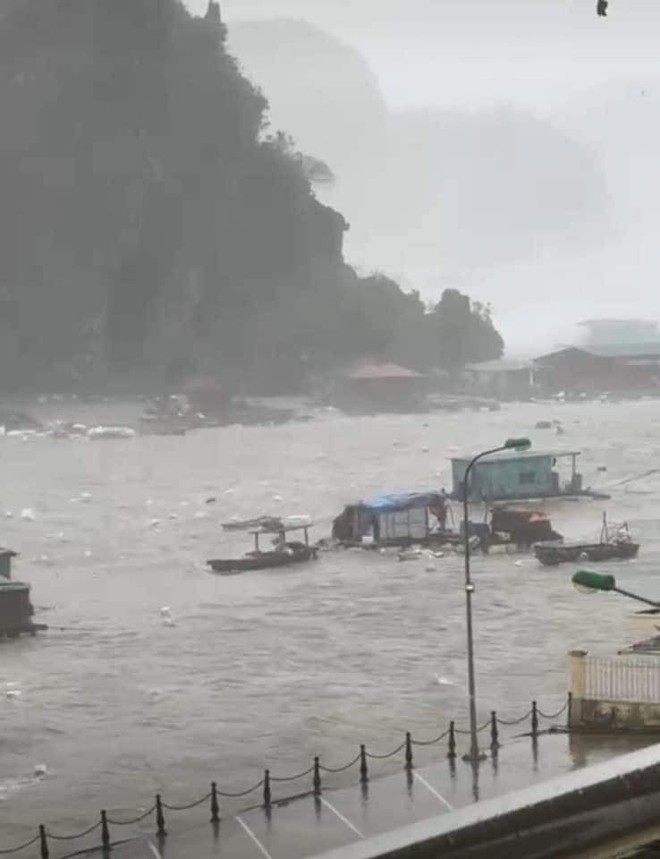 Bão số 3 quần thảo Quảng Ninh: Cầu Bãi Cháy như trong "phim kinh dị", lật tàu du lịch trên Vịnh Hạ Long- Ảnh 5.