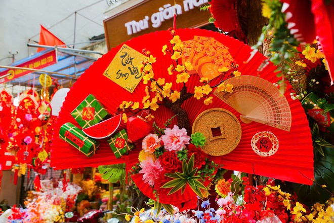 Phố Hàng Mã rực đỏ đón Tết nguyên đán Ất Tỵ - Ảnh 16.