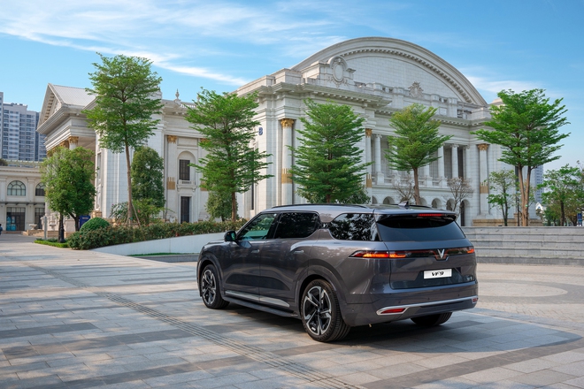 Siêu mẫu Thanh Hằng sắm VinFast VF 9 sau khi 'chơi' toàn xe Đức: Porsche, Mercedes, MINI đều trải nghiệm qua - Ảnh 10.