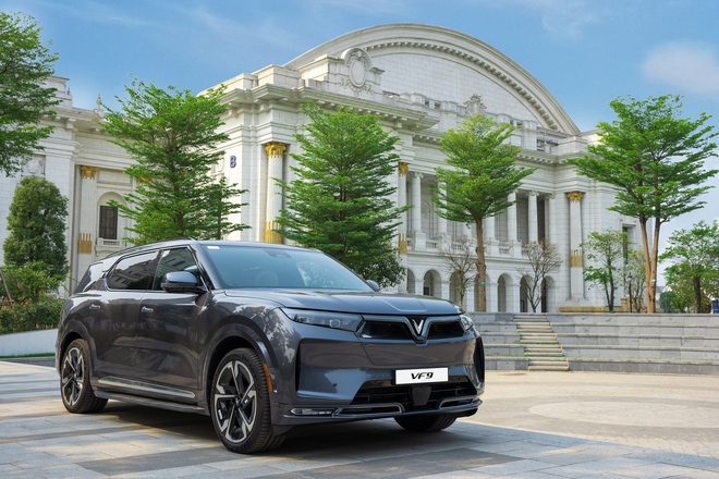 Siêu mẫu Thanh Hằng sắm VinFast VF 9 sau khi 'chơi' toàn xe Đức: Porsche, Mercedes, MINI đều trải nghiệm qua - Ảnh 8.