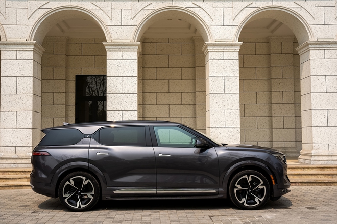 Siêu mẫu Thanh Hằng sắm VinFast VF 9 sau khi 'chơi' toàn xe Đức: Porsche, Mercedes, MINI đều trải nghiệm qua - Ảnh 9.