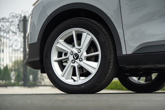 VinFast VF 5 là ‘vua doanh số’ Việt Nam năm 2024: Tháng cuối chốt gần 5.000 xe, bỏ xa nhóm Xpander, Ranger - Ảnh 8.