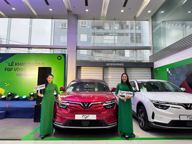 Ngày đẹp của FGF: TGĐ làm đám hỏi với Á hậu Phương Nhi, 6 showroom đầu tiên đồng loạt khai trương - Ảnh 10.
