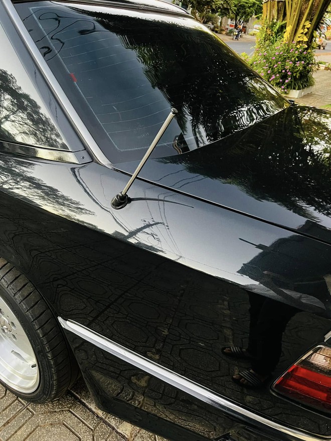 Hồi sinh Mercedes-Benz E-Class 1993, thợ Việt chia sẻ: ‘Mua chỉ 100 triệu, thêm 300 triệu độ xe nhưng tiền công chiếm hơn nửa’ - Ảnh 9.