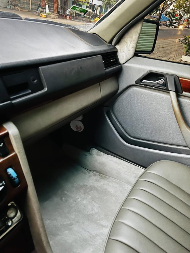 Hồi sinh Mercedes-Benz E-Class 1993, thợ Việt chia sẻ: ‘Mua chỉ 100 triệu, thêm 300 triệu độ xe nhưng tiền công chiếm hơn nửa’ - Ảnh 12.