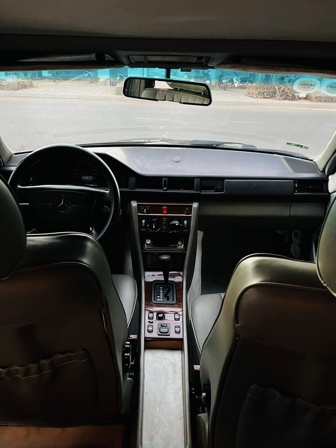 Hồi sinh Mercedes-Benz E-Class 1993, thợ Việt chia sẻ: ‘Mua chỉ 100 triệu, thêm 300 triệu độ xe nhưng tiền công chiếm hơn nửa’ - Ảnh 14.