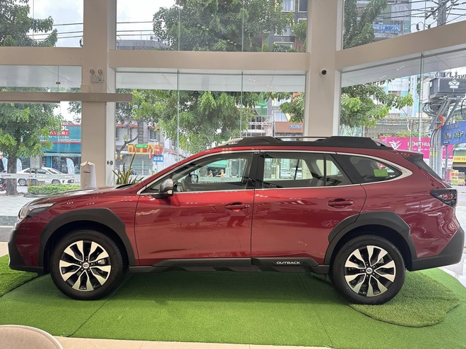 Subaru Outback giảm giá 500 triệu tại đại lý dịp cận Tết: Giá thực tế còn gần 1,6 tỷ đồng, tiệm cận Palisade bản 'full option' - Ảnh 4.