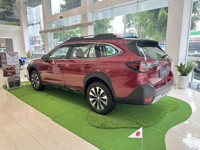 Subaru Outback giảm giá 500 triệu tại đại lý dịp cận Tết: Giá thực tế còn gần 1,6 tỷ đồng, tiệm cận Palisade bản 'full option' - Ảnh 5.