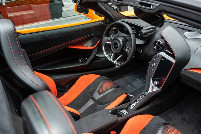 Vừa về với hot tiktoker, McLaren 750S Spider đầu tiên tại Việt Nam đã được gắn biển ‘thần tài’, trị giá ngang 1 chiếc Toyota Camry - Ảnh 6.