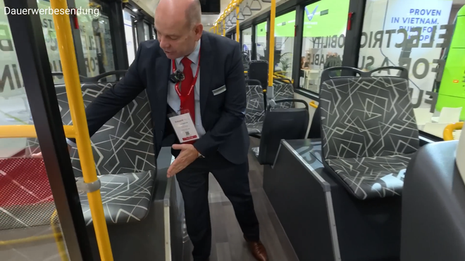 Khách Tây thử xe VinFast chưa bán ở Việt Nam: Kính cửa sổ như của máy bay, giảm xóc hơi, pin đặt trên nóc- Ảnh 6. Khách Tây thử xe VinFast chưa bán ở Việt Nam: Kính cửa sổ như của máy bay, giảm xóc hơi, pin đặt trên nóc- Ảnh 6.