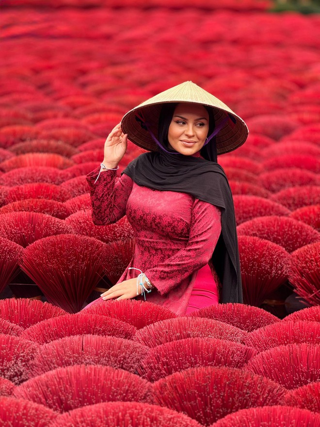 Khách Tây trầm trồ trước ngôi làng ở Hà Nội, nhận xét: "Tôi đi 9200km chỉ để chụp những bức ảnh thế này!"- Ảnh 5. Khách Tây trầm trồ trước ngôi làng ở Hà Nội, nhận xét: "Tôi đi 9200km chỉ để chụp những bức ảnh thế này!"- Ảnh 5.