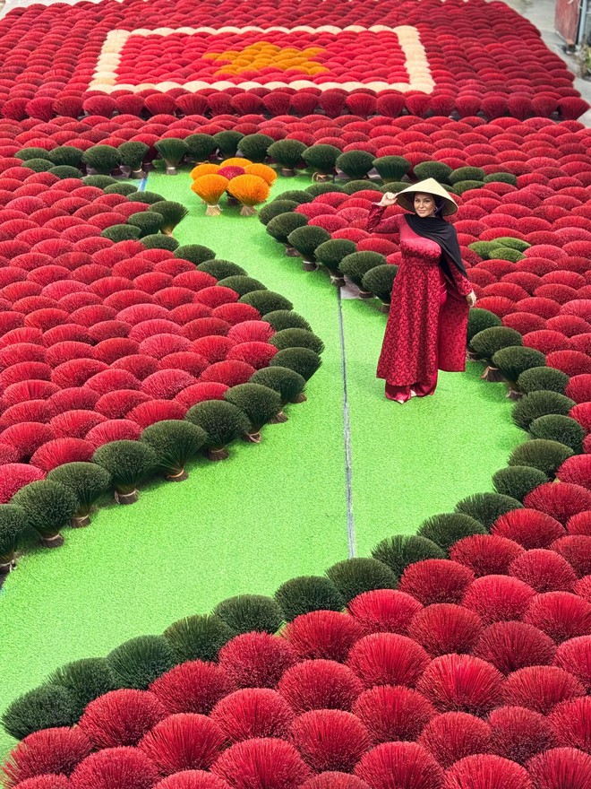 Khách Tây trầm trồ trước ngôi làng ở Hà Nội, nhận xét: "Tôi đi 9200km chỉ để chụp những bức ảnh thế này!"- Ảnh 4. Khách Tây trầm trồ trước ngôi làng ở Hà Nội, nhận xét: "Tôi đi 9200km chỉ để chụp những bức ảnh thế này!"- Ảnh 4.