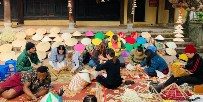 Khách Tây trầm trồ trước ngôi làng ở Hà Nội, nhận xét: "Tôi đi 9200km chỉ để chụp những bức ảnh thế này!"- Ảnh 11. Khách Tây trầm trồ trước ngôi làng ở Hà Nội, nhận xét: "Tôi đi 9200km chỉ để chụp những bức ảnh thế này!"- Ảnh 11.